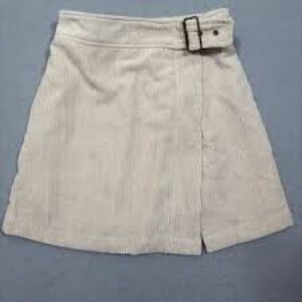 Promesa Cream Mini Skirt with Buckle